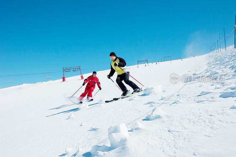 滑雪情侣