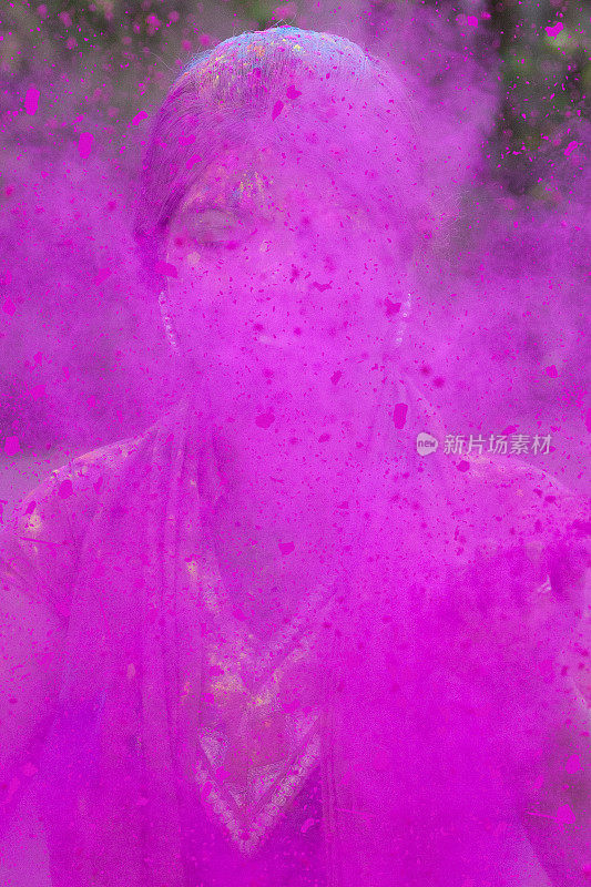 印度胡里节上的色彩爆炸