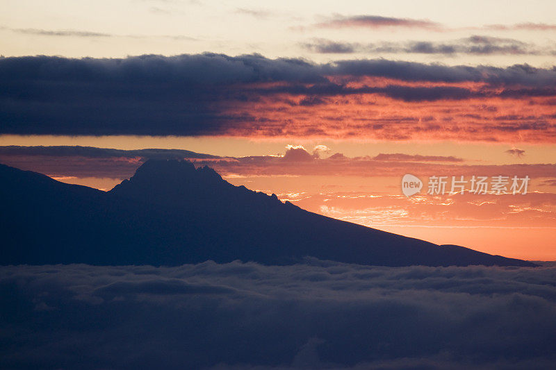 乞力马扎罗山的日落