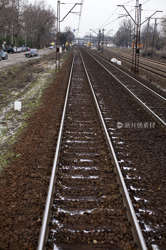 铁路进入视野