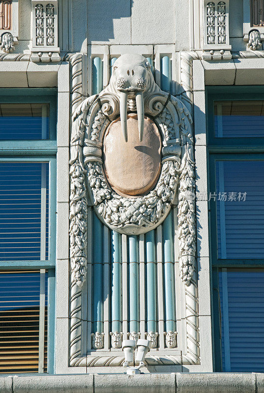 在华盛顿州西雅图市中心的历史建筑上的海象