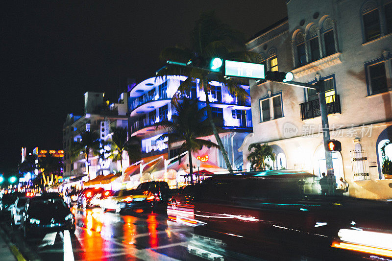 夜间的海洋之旅。迈阿密海滩,佛罗里达州。