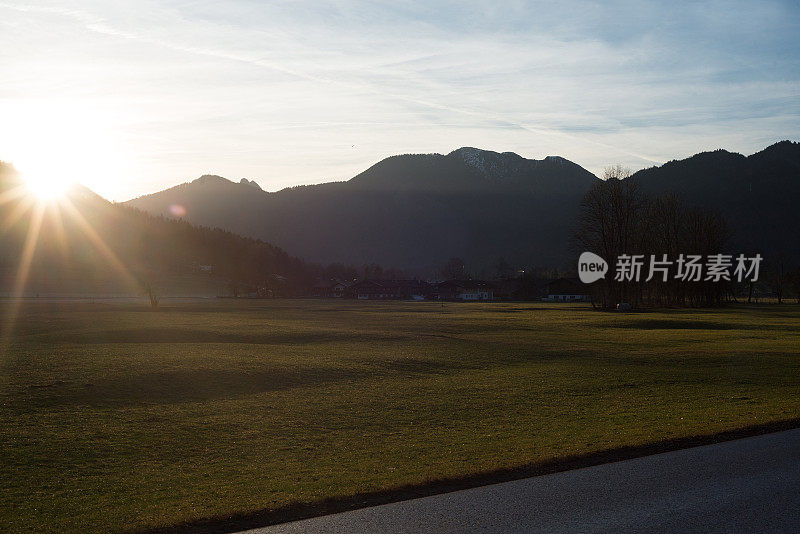 巴伐利亚山脉全景图-泰根西