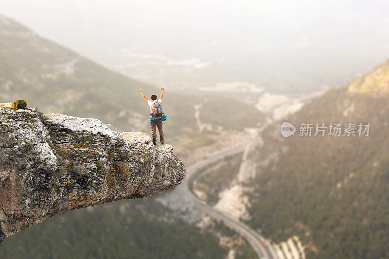 山人在高岩上的成功理念