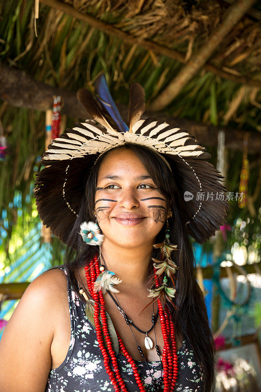 来自巴西马瑙斯图皮瓜拉尼部落的妇女