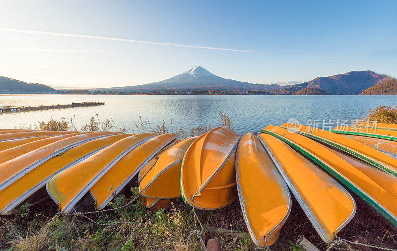 富士山川口湖的皮划艇