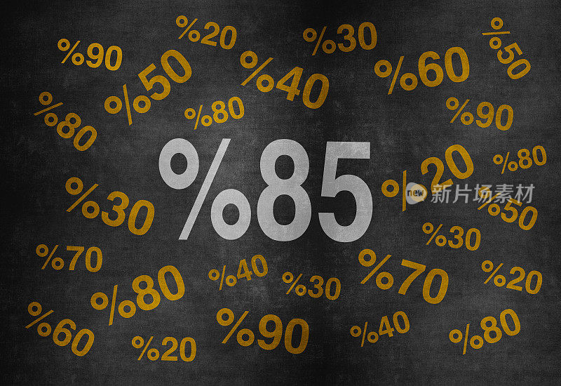 85%的折扣。带有“85%”文本的黑板。