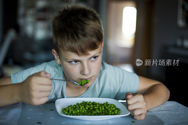 吃青豆的男孩