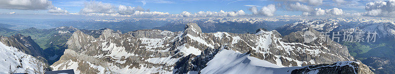 欧洲阿尔卑斯山的全景从山上S?ntis在阿彭策尔瑞士