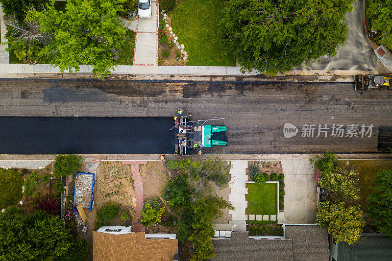 住宅街道的道路铺设施工-无人机拍摄