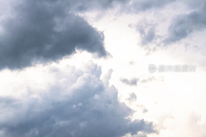 毛茸茸的戏剧性的Cloudscape