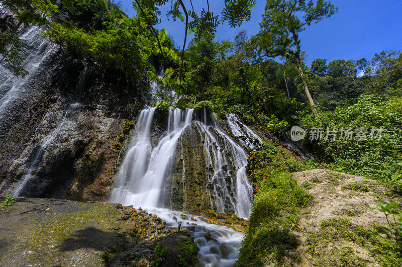 印度尼西亚爪哇岛的果阿太提斯瀑布