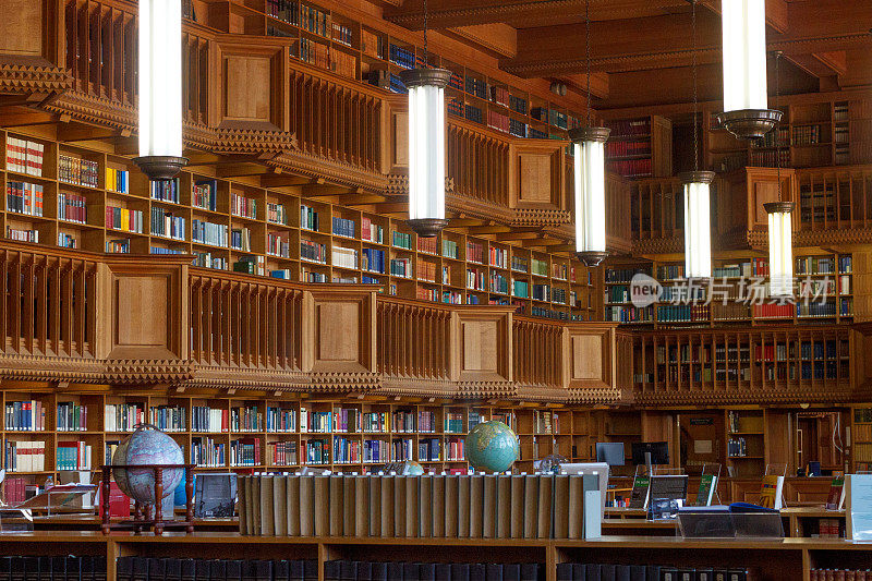 鲁汶历史图书馆。1987年成为比利时国宝。