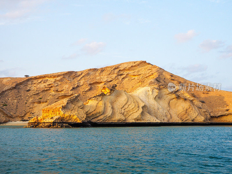 阿曼马斯喀特海岸线上的日落