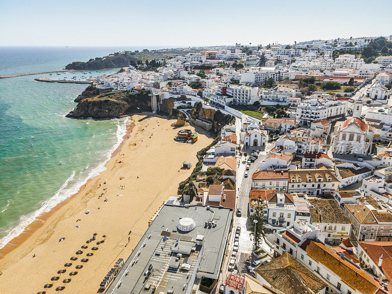 阿尔布费拉海边鸟瞰图在阿尔加维，葡萄牙。