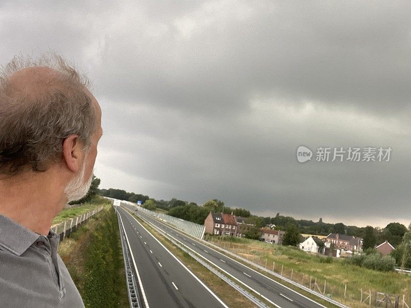 天边有雷雨