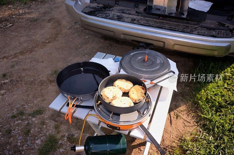 在着陆时烹饪肉桂卷