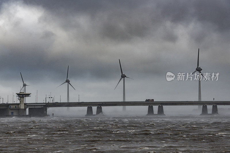 凯特尔布鲁格在弗莱弗兰，荷兰在暴风雨中