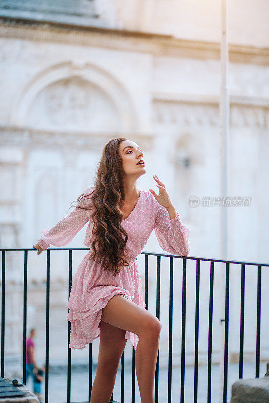 优雅时尚的女性