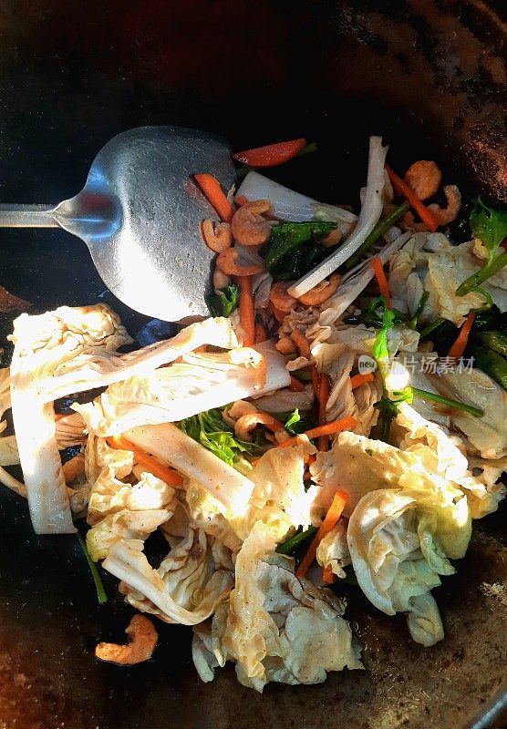 炒白菜米粉虾米-食物的准备。