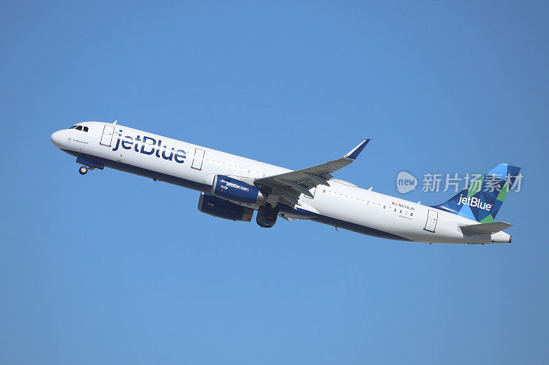 洛杉矶国际机场，jetBlue空客A321飞机起飞