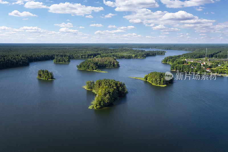 波兰的假日-尼兹基湖位于马苏里亚，有上千个湖泊