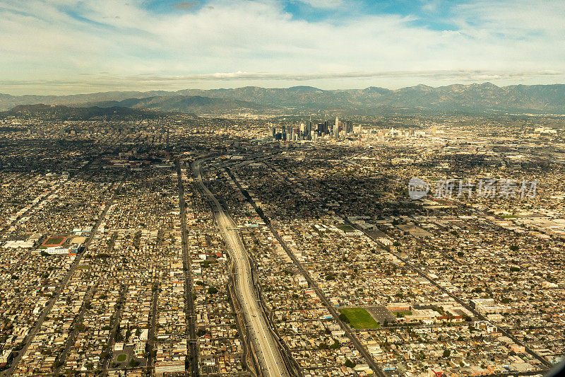俯瞰110高速公路和洛杉矶市
