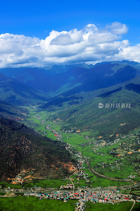 从空中看帕罗和王楚山谷——喜马拉雅山脉，帕罗，不丹