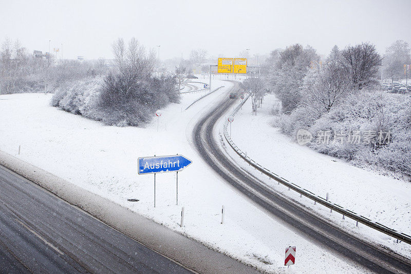 德国高速公路大雪