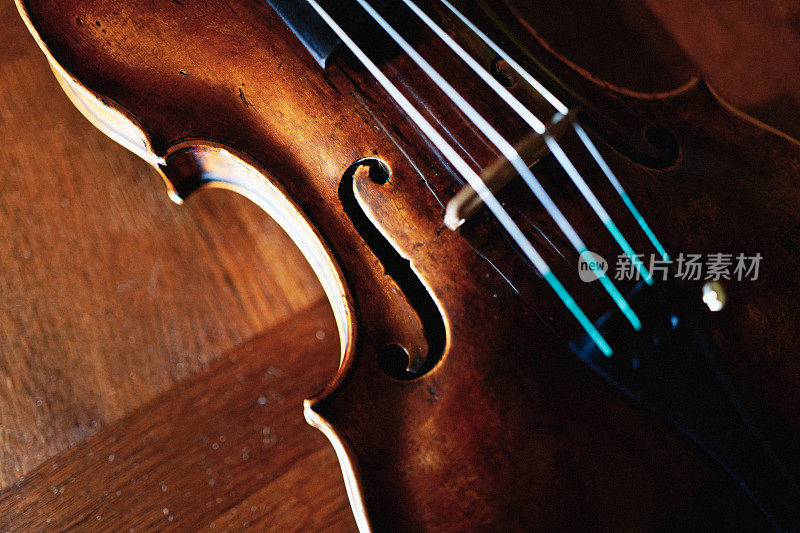 那把旧小提琴。