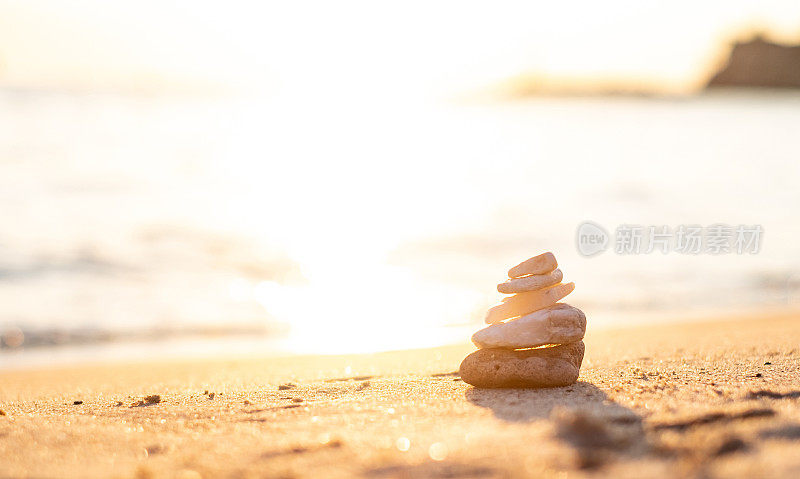 沙滩上的鹅卵石。