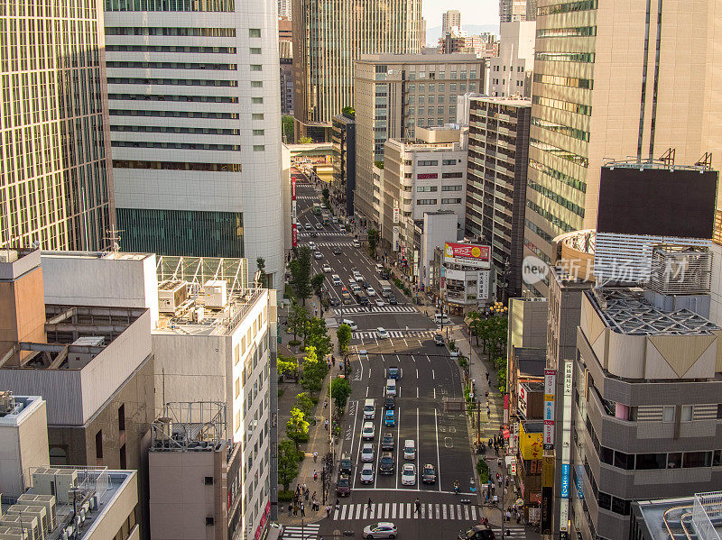 阳光明媚的大阪鸟瞰图