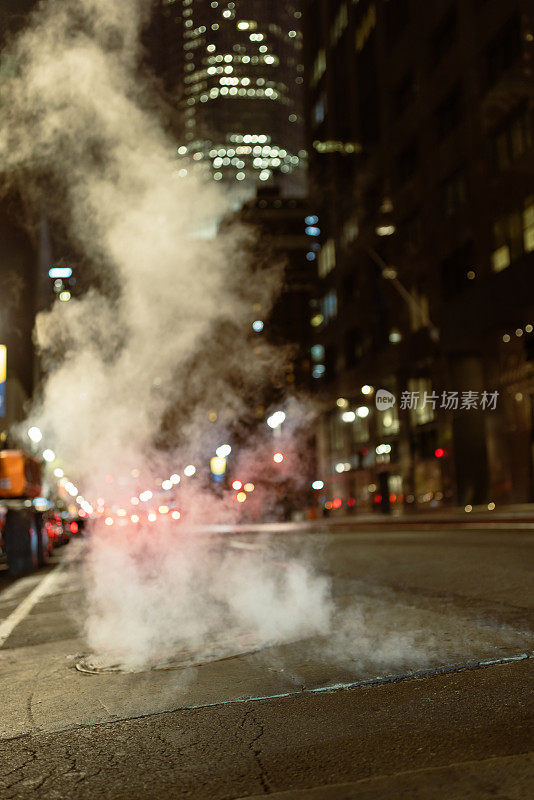 曼哈顿的街道，夜晚