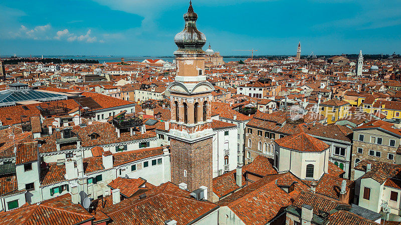 意大利威尼斯鸟瞰图，威尼斯建筑和运河的无人机拍摄，威尼斯圣巴塞洛缪圣巴托洛梅奥鸟瞰图
