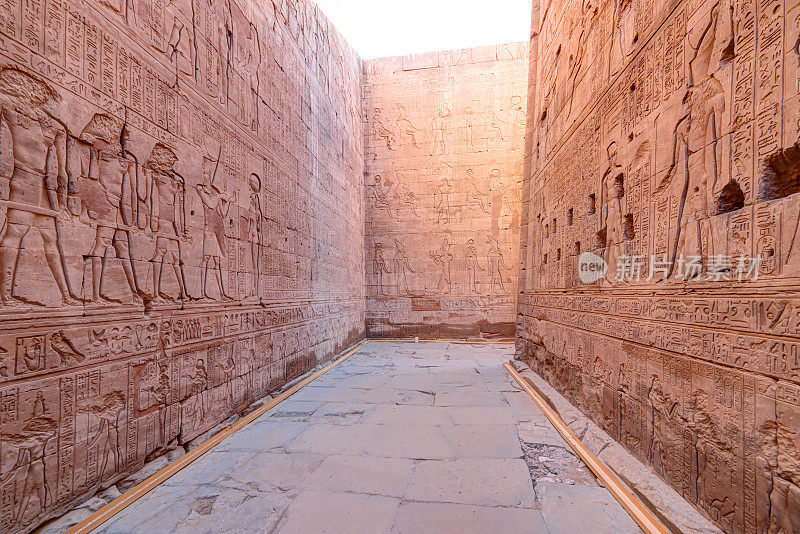 埃及文化埃及荷鲁斯神庙的象形文字墙