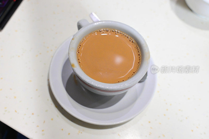 香港茶餐厅的港式热奶茶