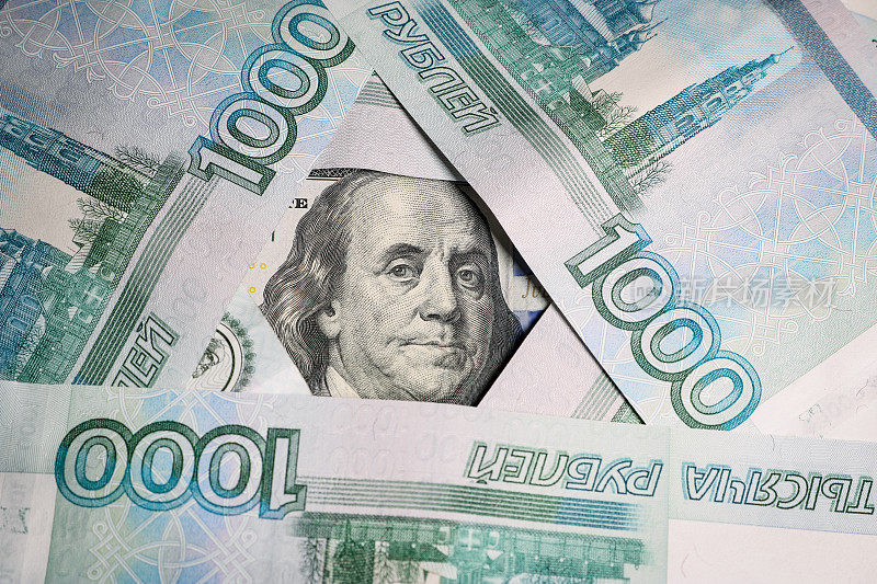 美国总统富兰克林的肖像印在俄罗斯1000卢布纸币中间。