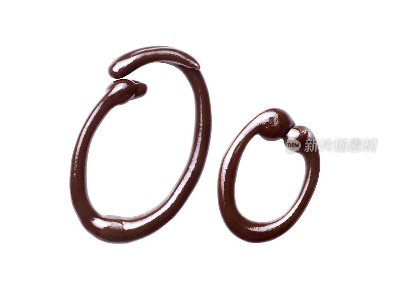 由融化的巧克力制成的拉丁字母的大小字母O，孤立在白色的背景上