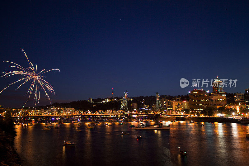 俄勒冈州波特兰市区夜间天际线