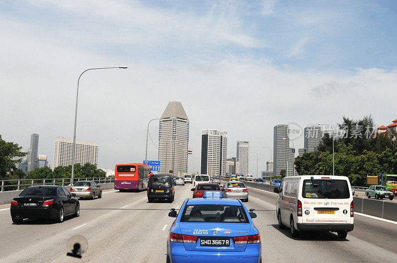 新加坡街头的交通状况
