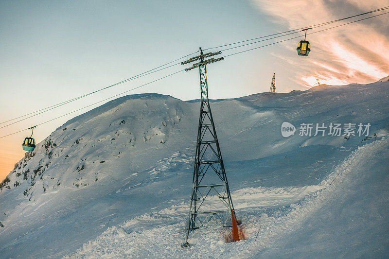 滑雪胜地的缆车