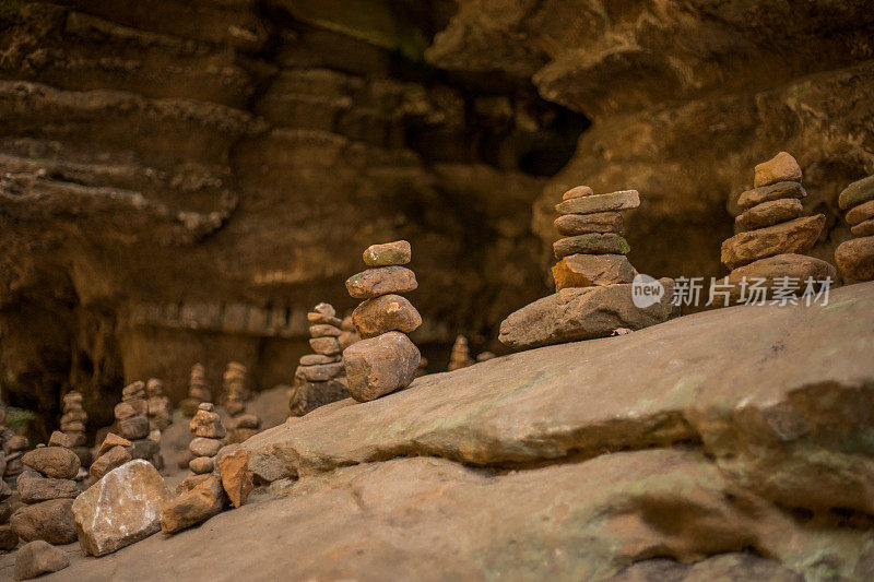 美丽的石头构成的风景在卢森堡