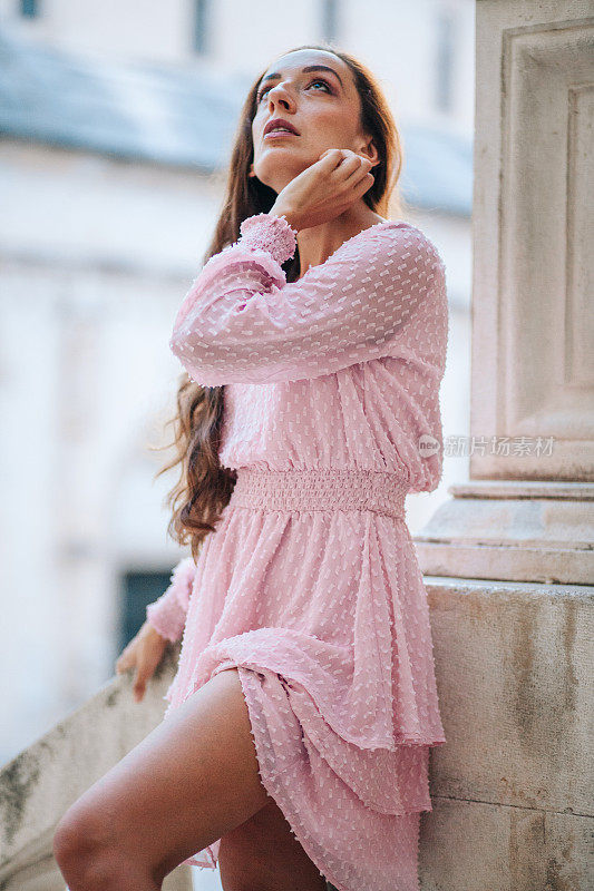 优雅时尚的女性