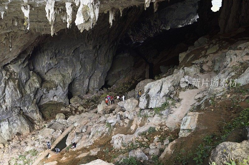 自然喀斯特洞穴