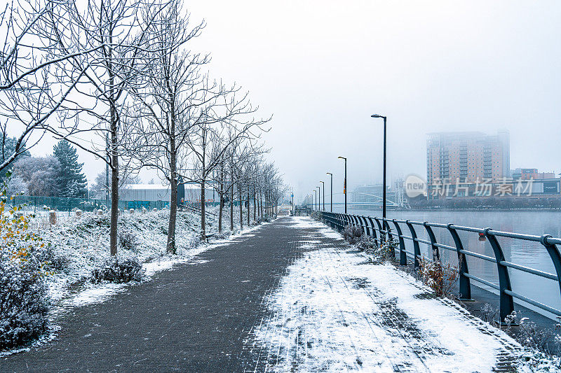 英国曼彻斯特12月下雪