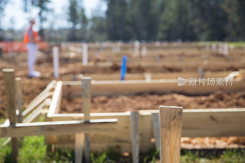 LV新房建设-蓝领。
住宅小区的管道设施已准备就绪。