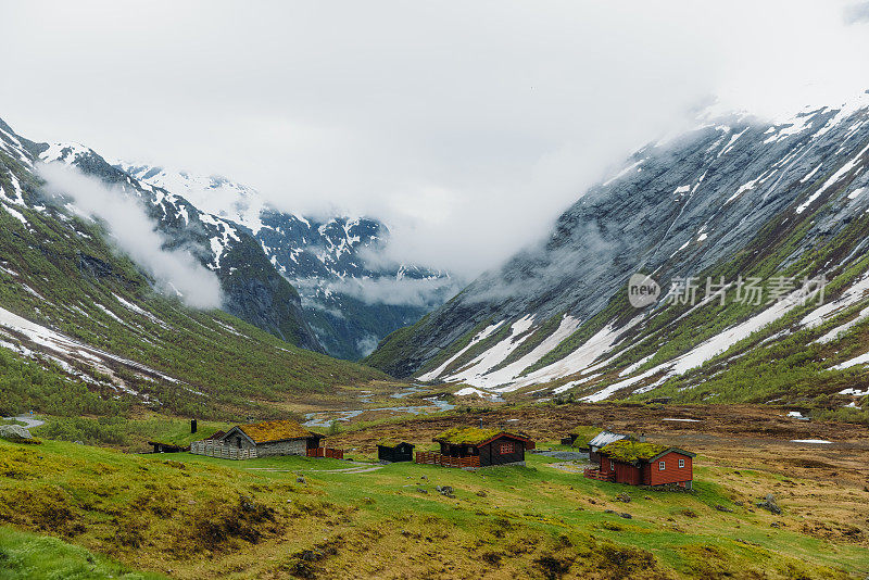 挪威山区古老的维京村庄的风景