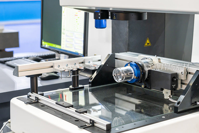 采用高新技术和精密光学高速测量机对金属工件在测量过程中的多种外形尺寸、形状、外形等进行检测。