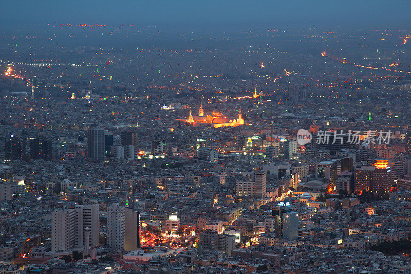 大马士革和倭马亚清真寺的夜景