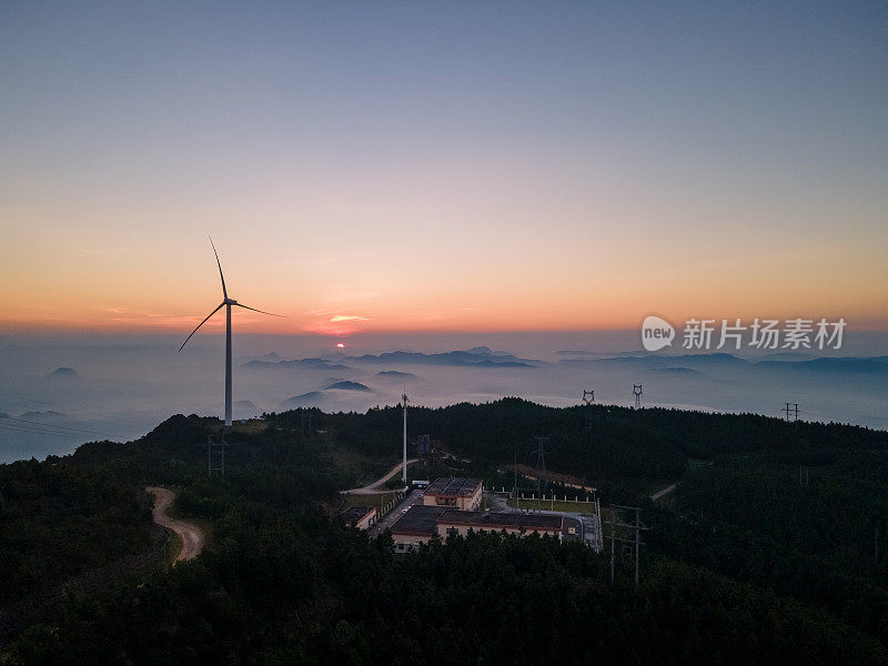 日出时山上的风力，山与山之间的云海